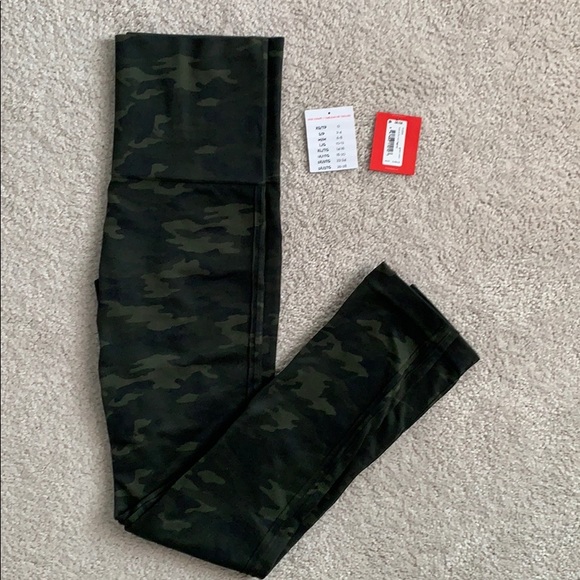 SPANX Other - NWT Spanx Camo Look At Me Now Seamless Leggings